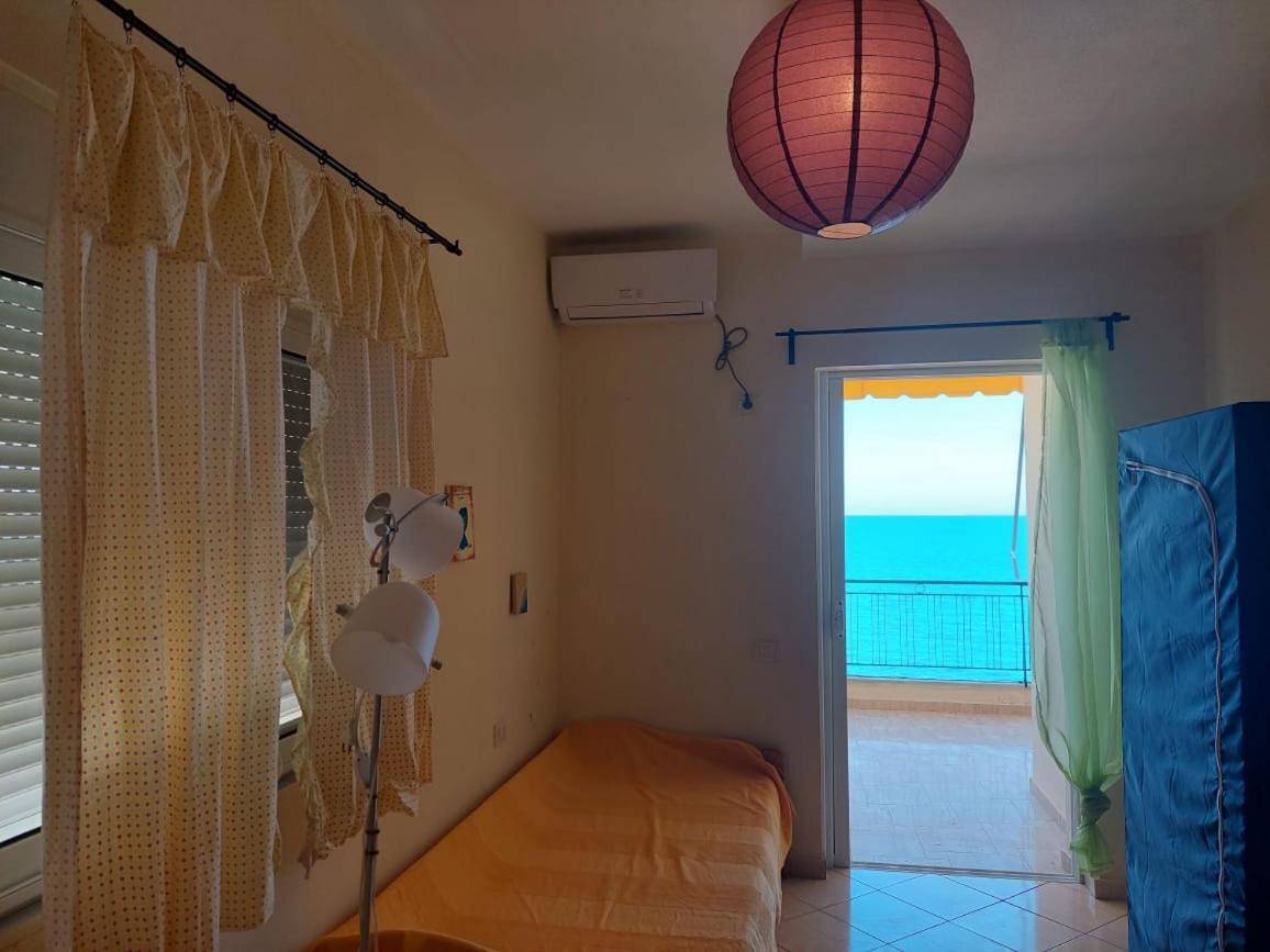 Janos * Sarandë